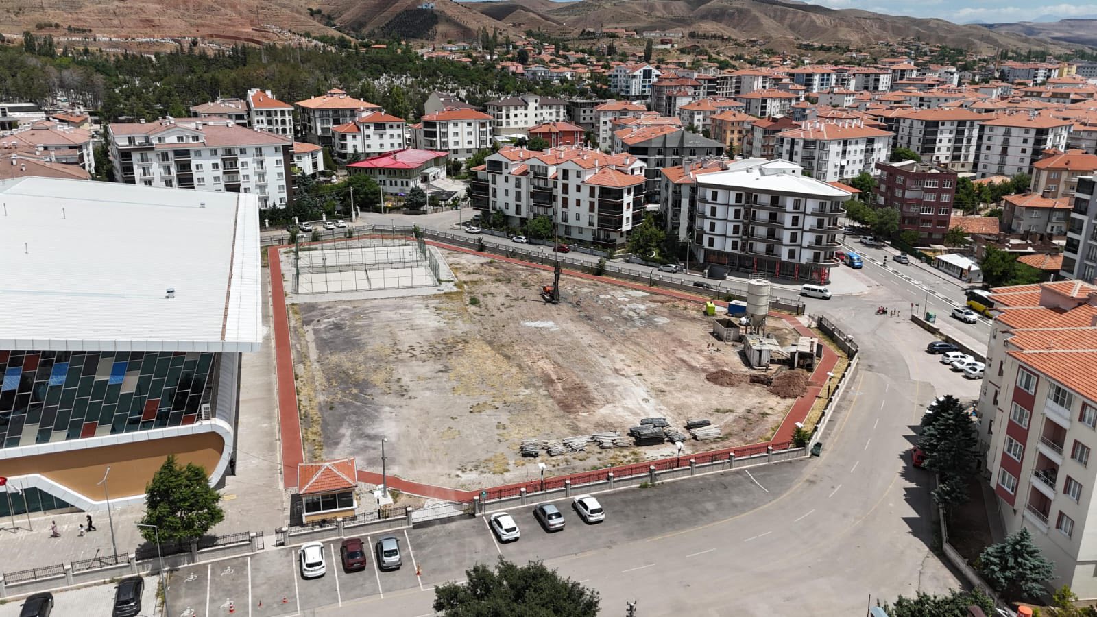 AKSARAY BELEDİYESİ GENÇLİK MERKEZİ PROJESİNİN İNŞAAT ÇALIŞMALARINI BAŞLATTI
